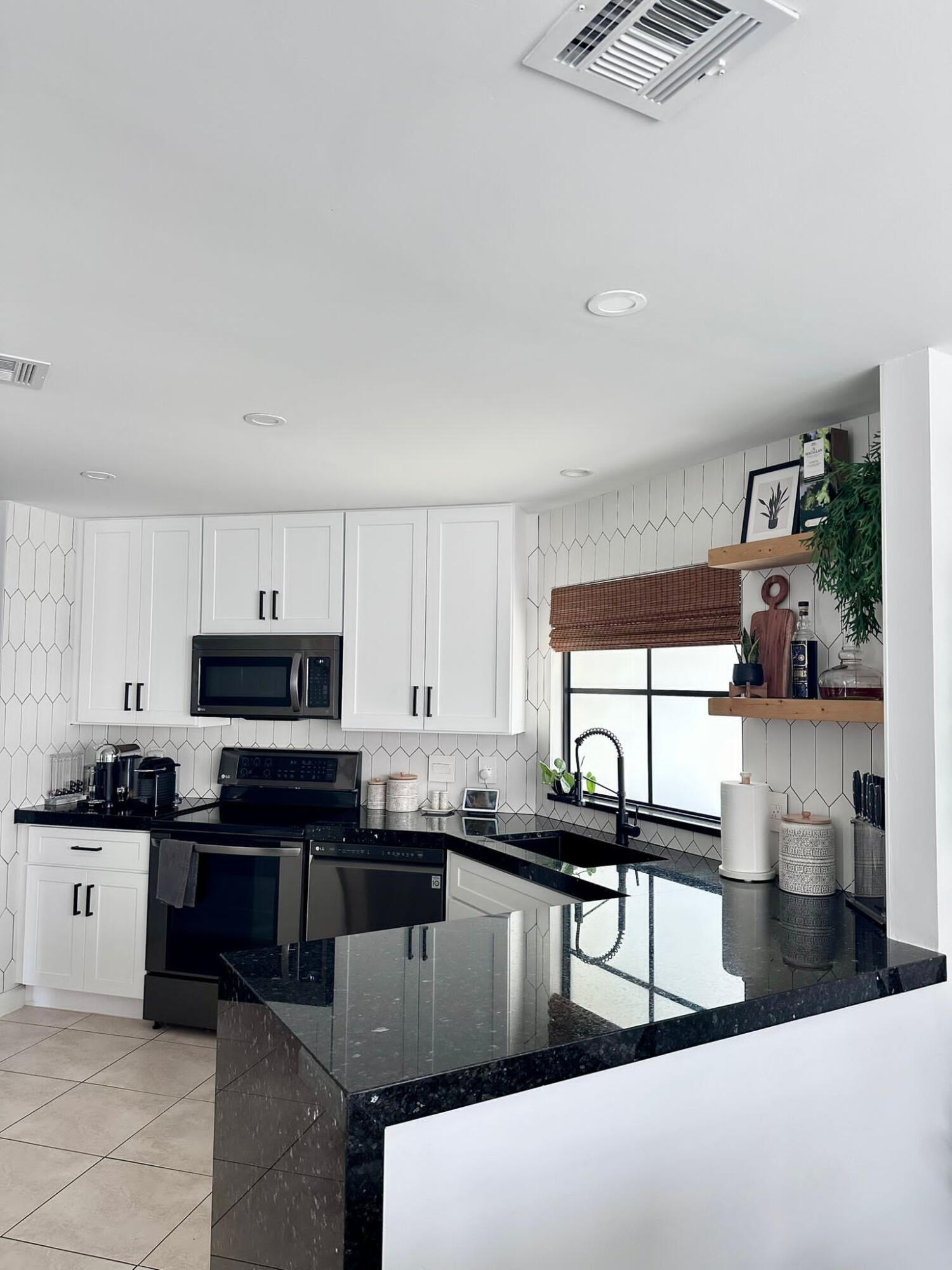 132 Weybridge Circle Property Photo 8