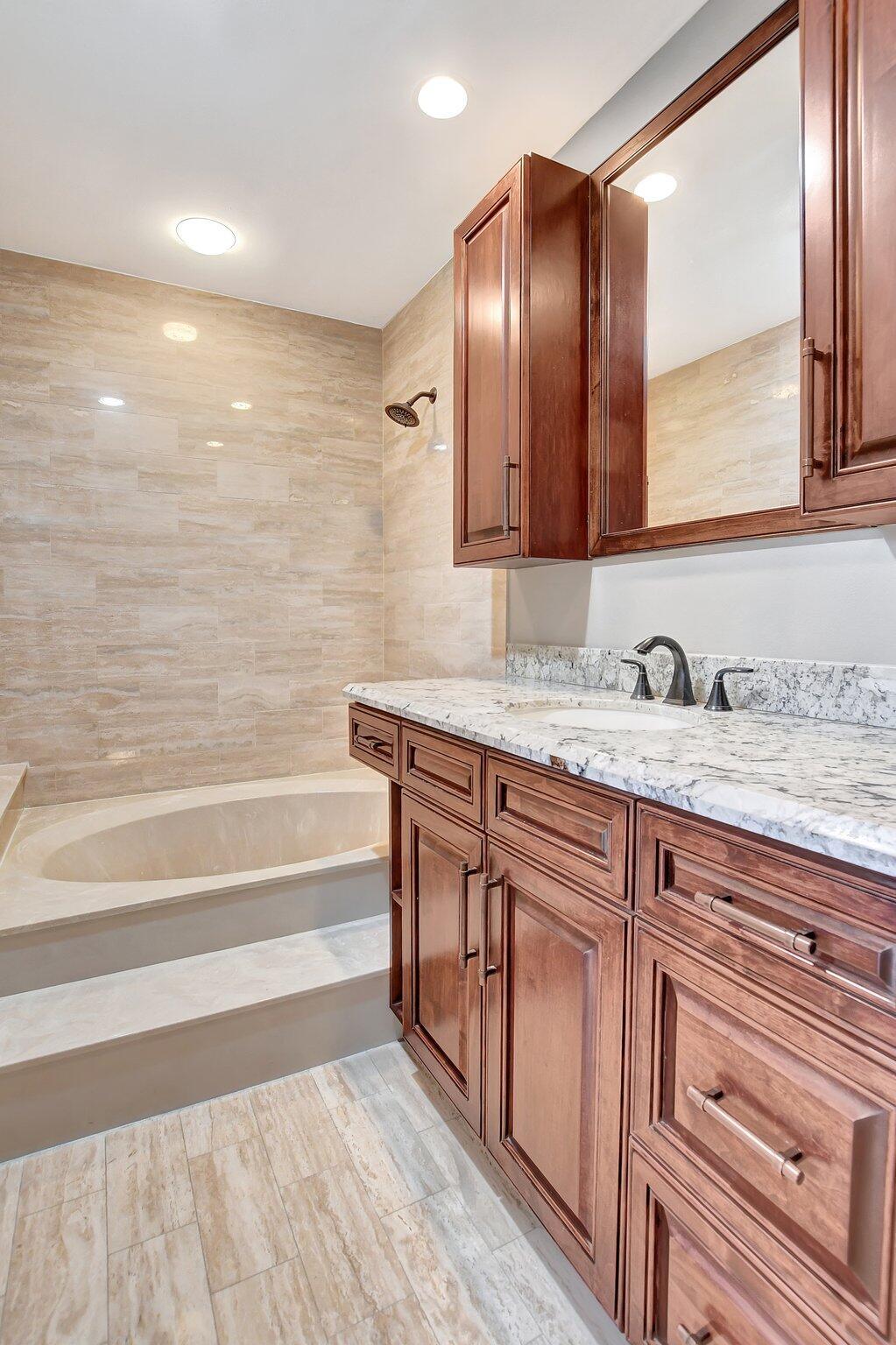 7520 La Paz Boulevard 307 Property Photo 15