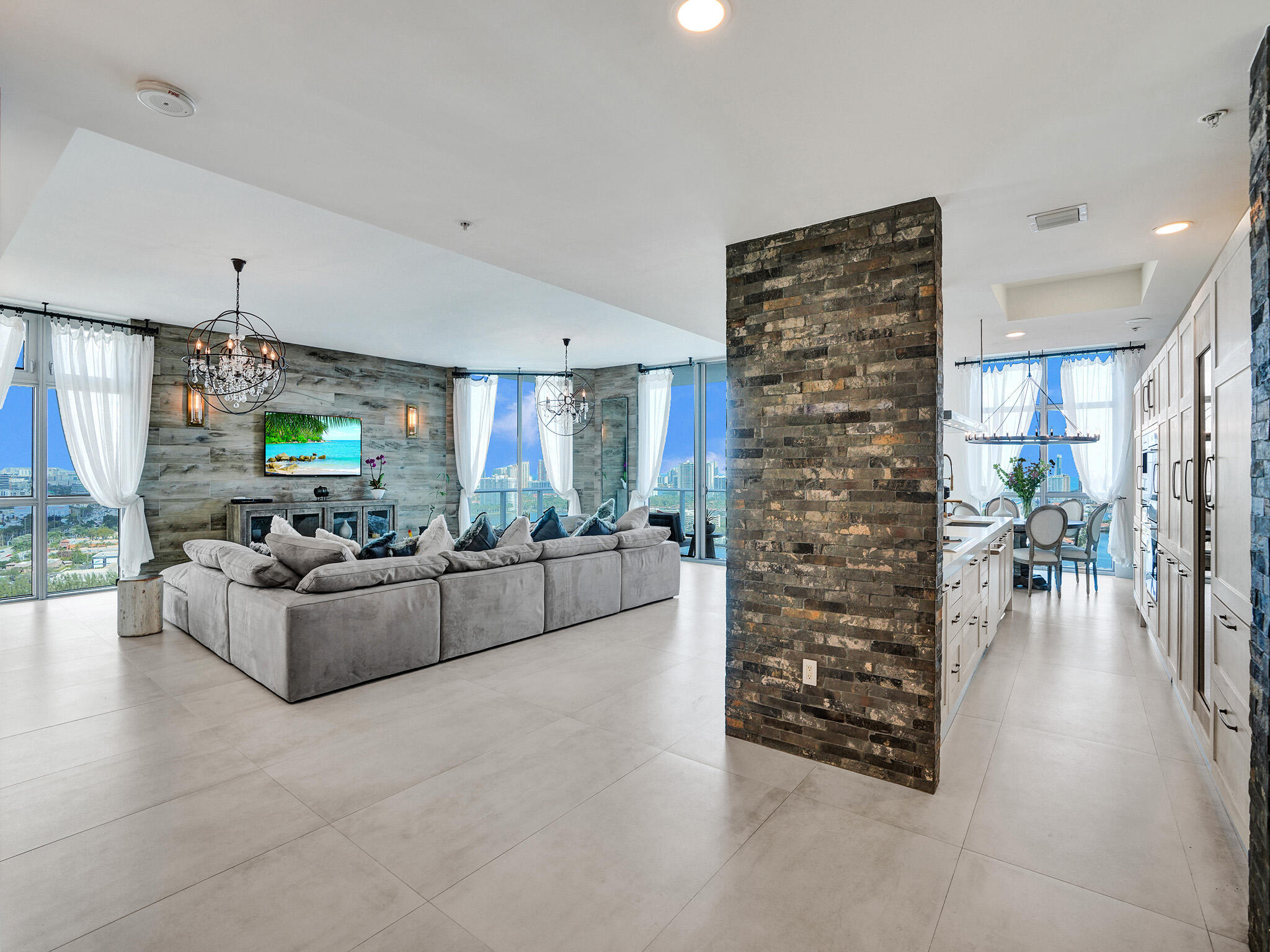 17301 Biscayne Boulevard Property Photo 7