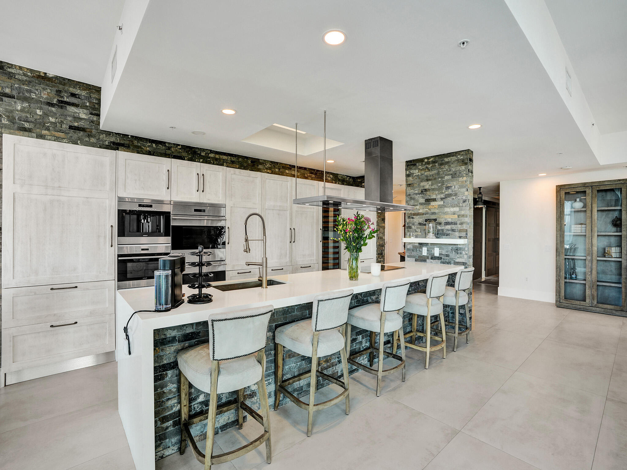 17301 Biscayne Boulevard Property Photo 9