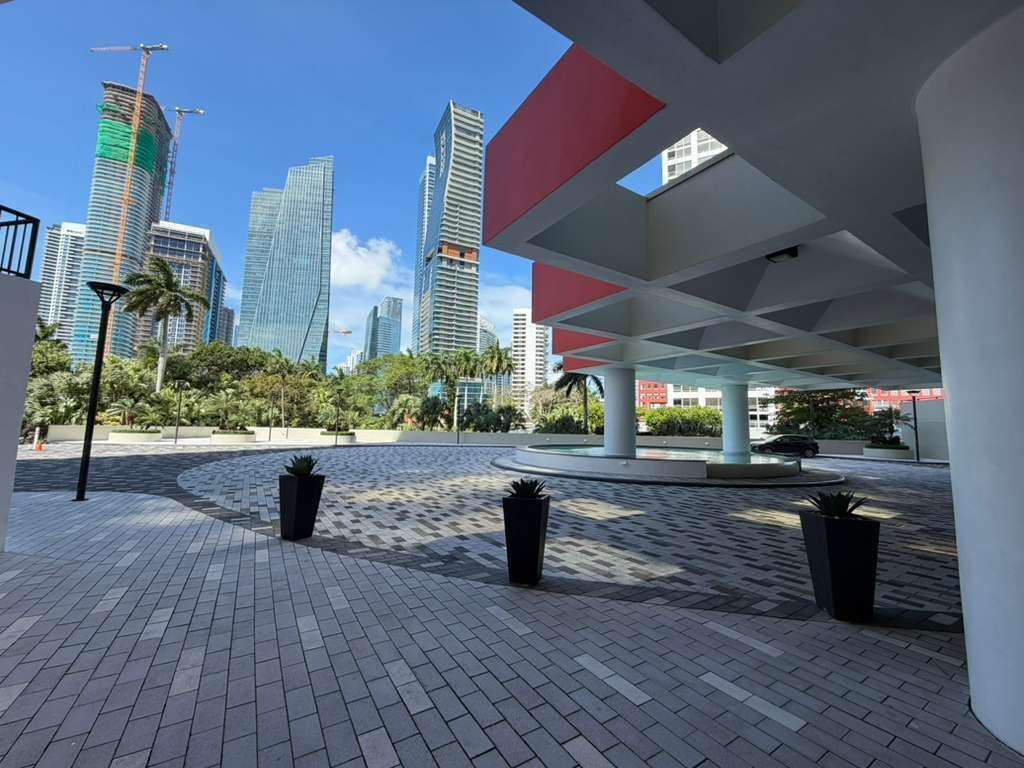 1581 Brickell Avenue 406 Property Photo 2