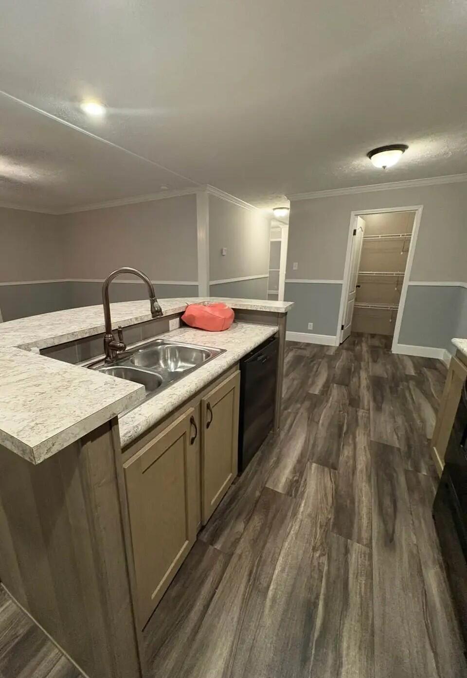 76 Sandhill Boulevard Property Photo 7