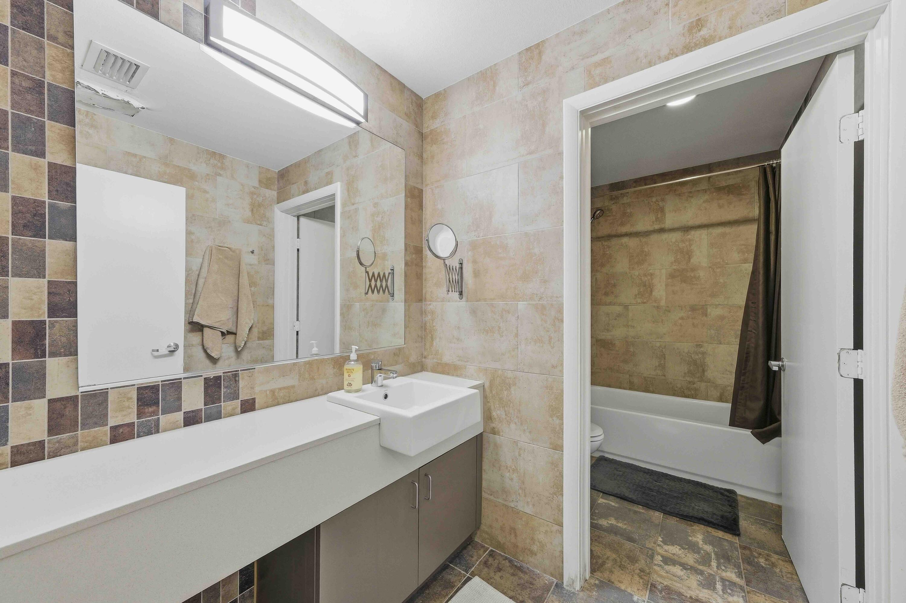 2950 S Flamingo Road Property Photo 6