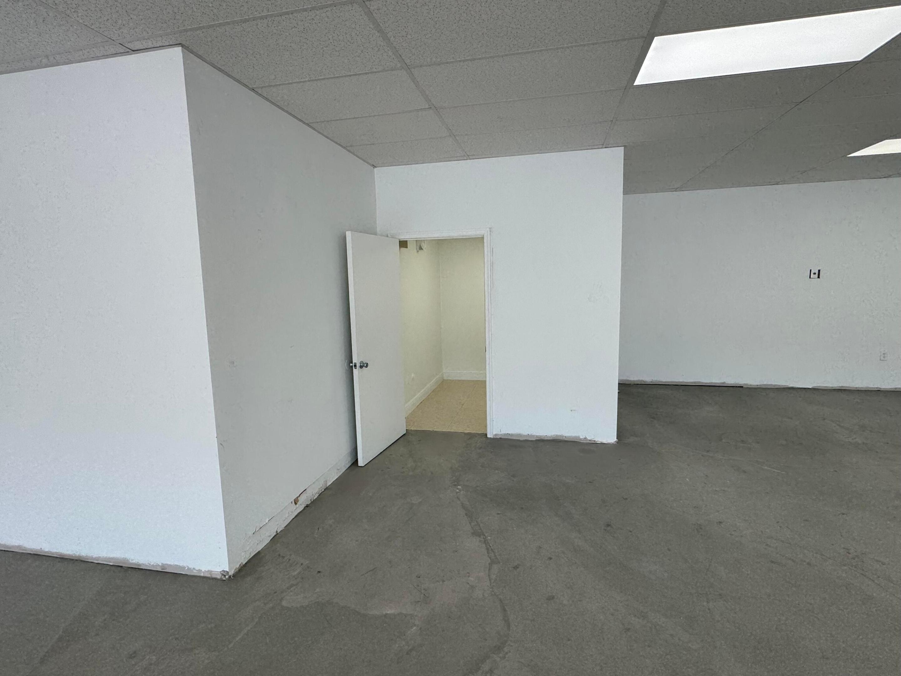 777 E Oakland Park Boulevard Property Photo 10