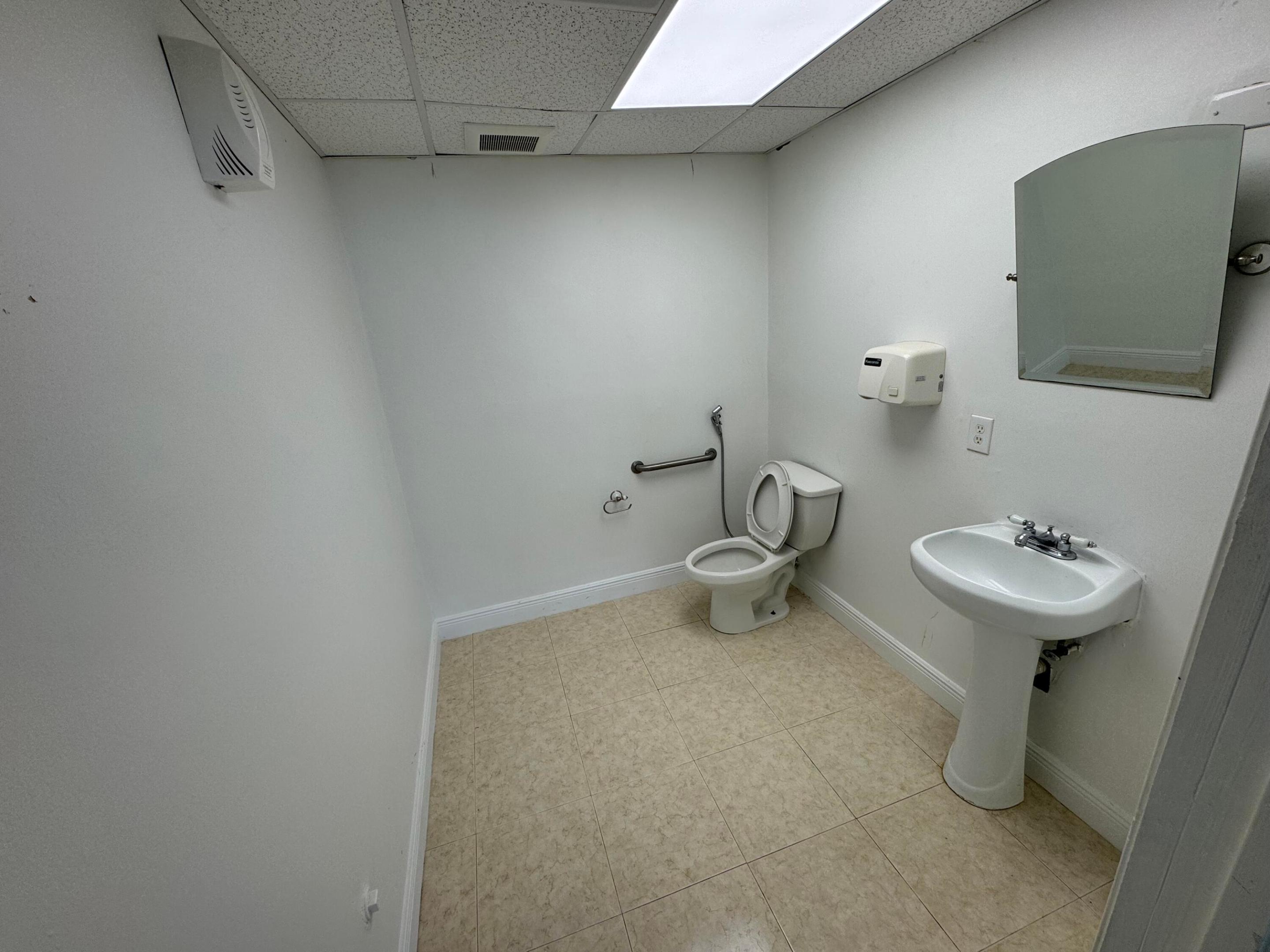 777 E Oakland Park Boulevard Property Photo 11