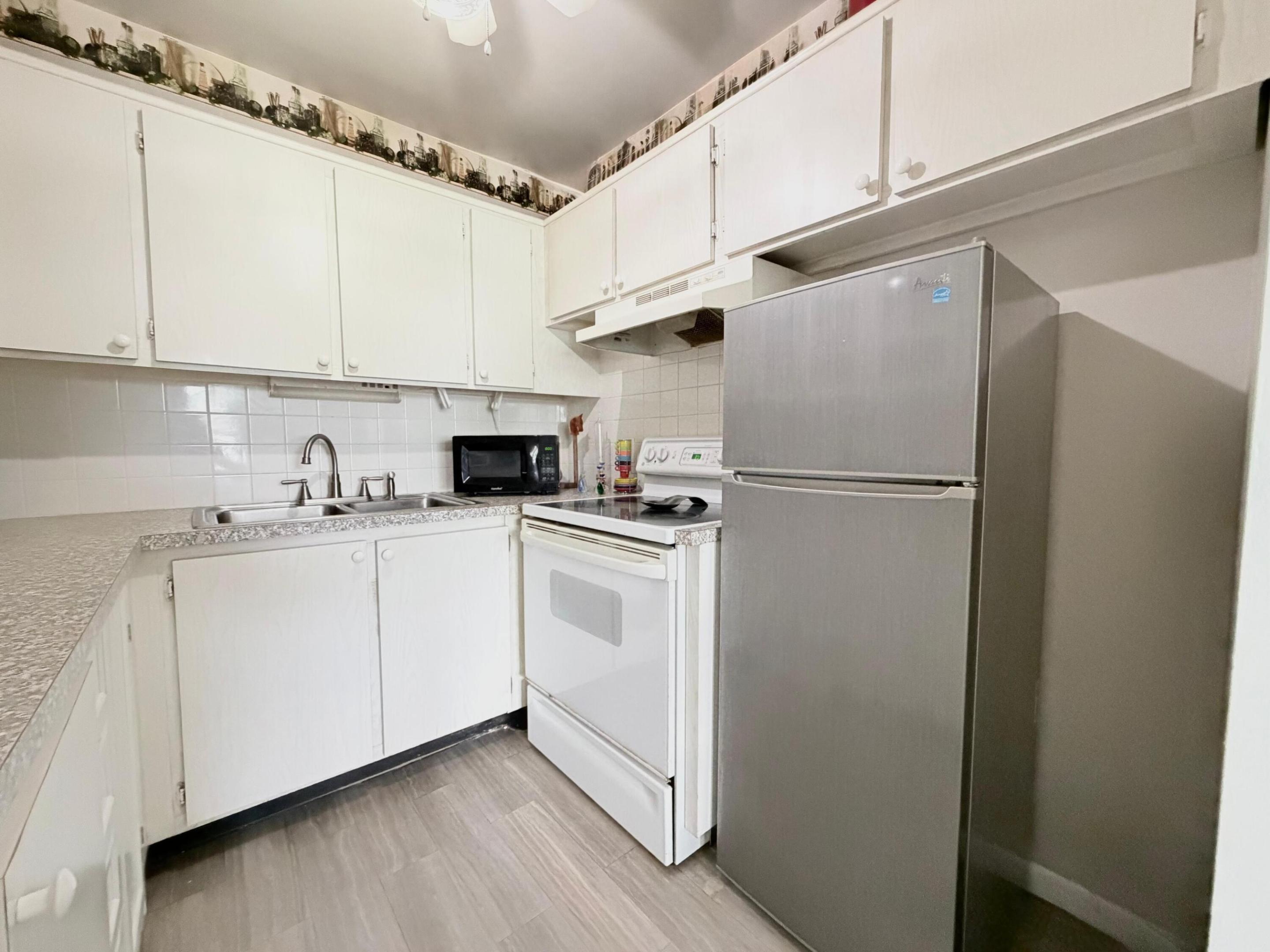62 Easthampton C Property Photo 2