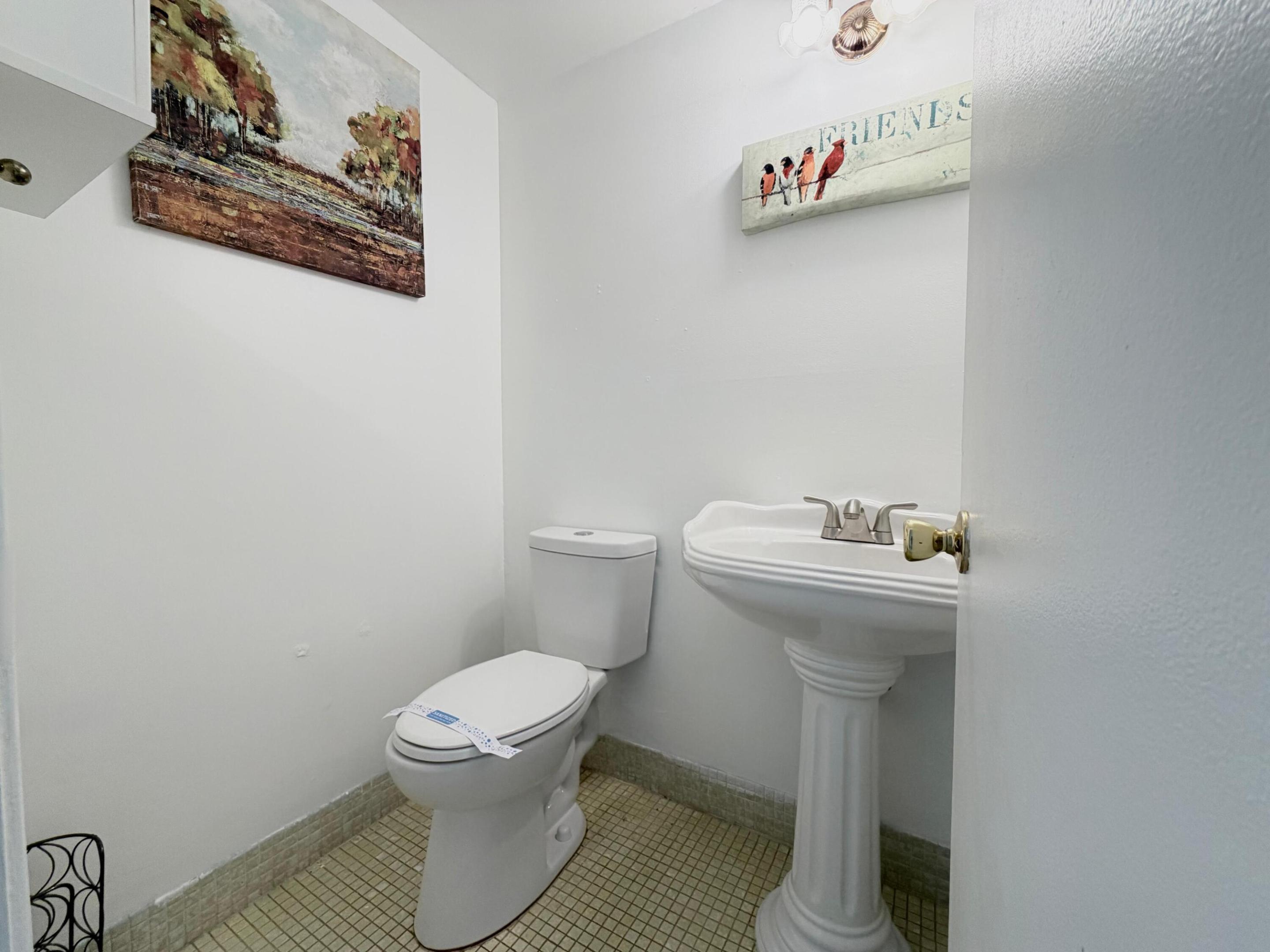 62 Easthampton C Property Photo 14