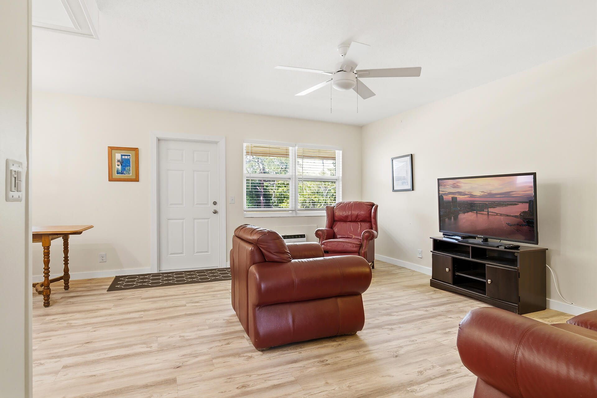 142 Norwich F Property Photo 6