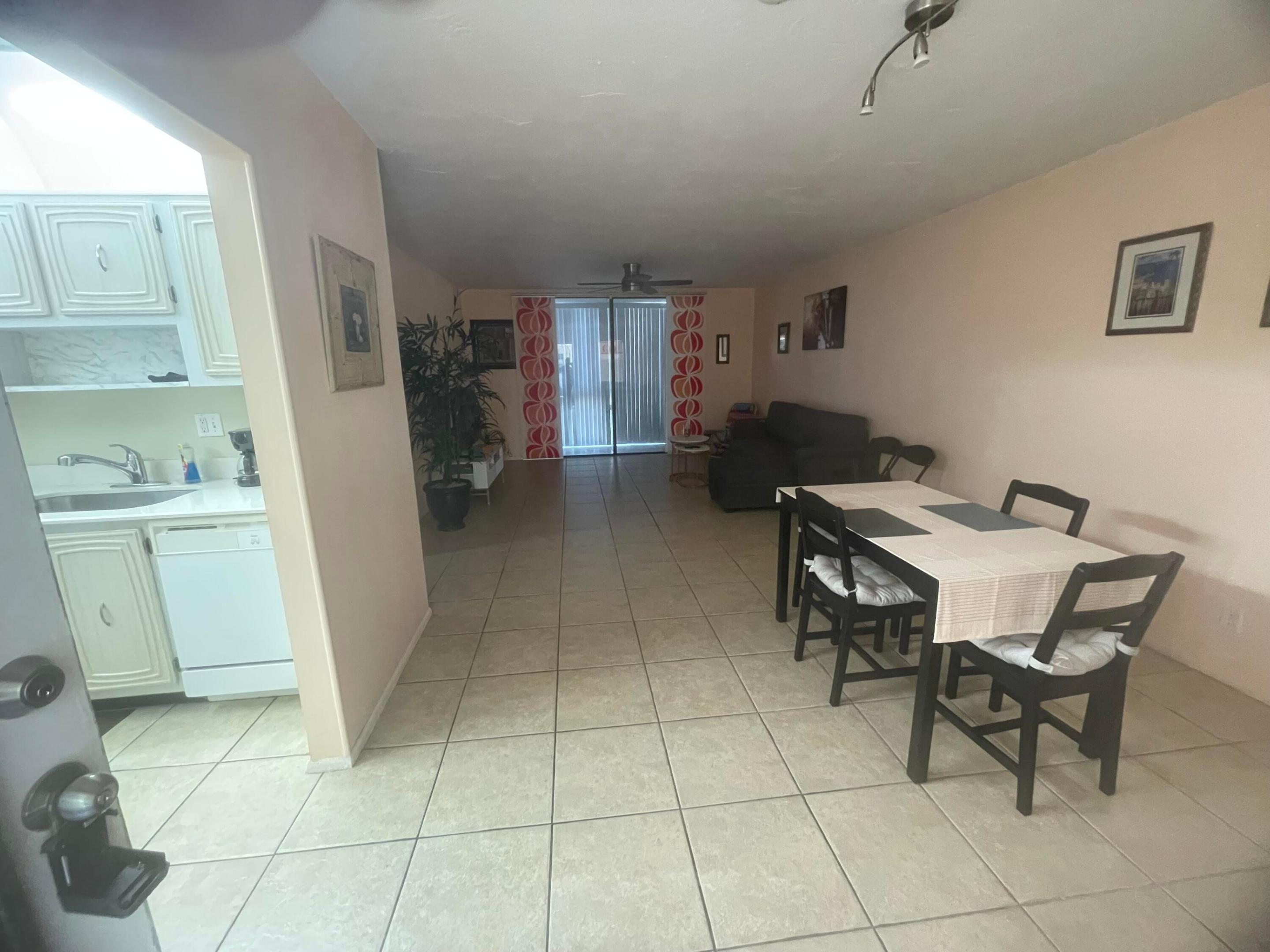2821 Somerset Drive 118 Property Photo 4