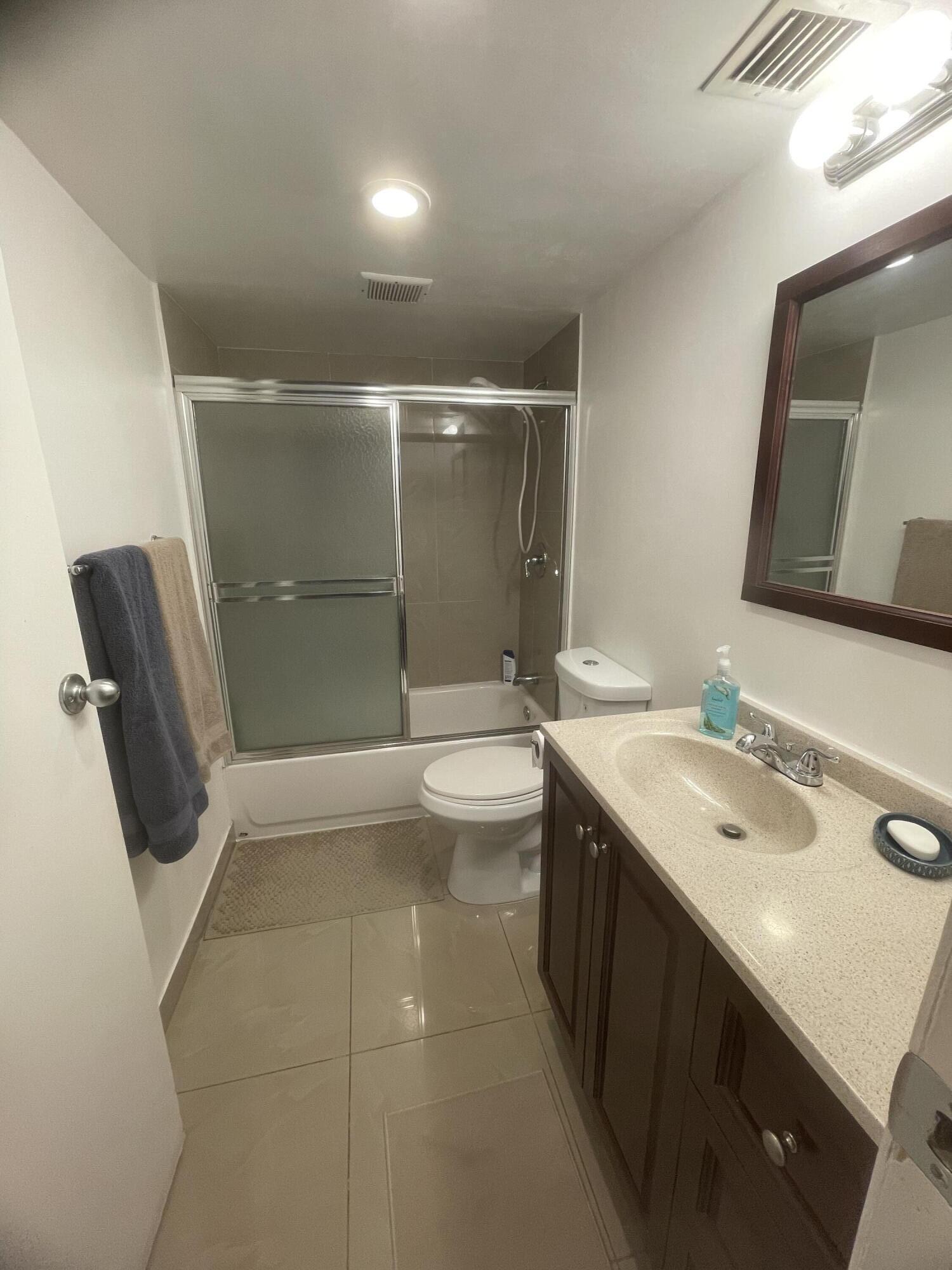2821 Somerset Drive 118 Property Photo 5