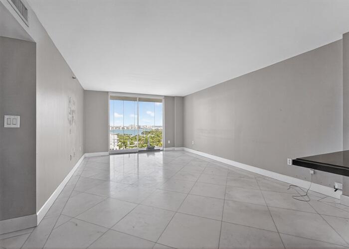 6061 Collins Avenue 23a Property Photo 3