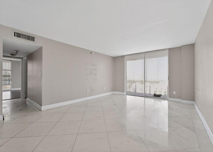 6061 Collins Avenue 23a Property Photo 4