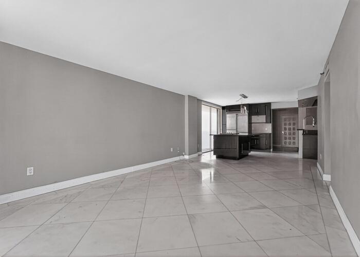 6061 Collins Avenue 23a Property Photo 5