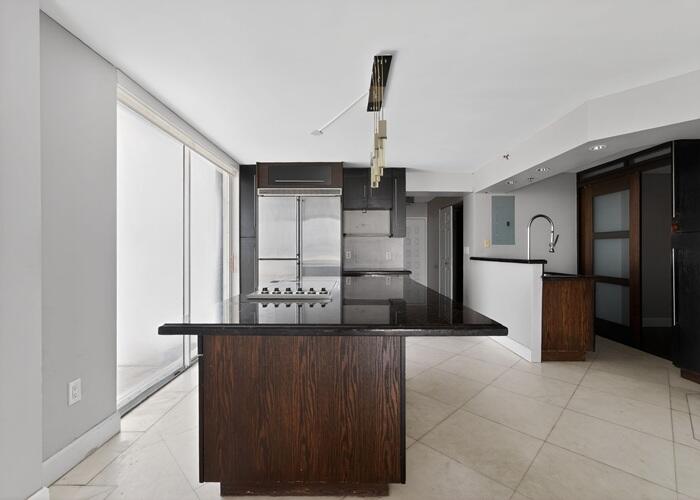 6061 Collins Avenue 23a Property Photo 6