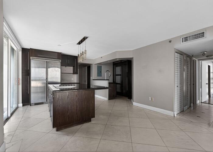 6061 Collins Avenue 23a Property Photo 7