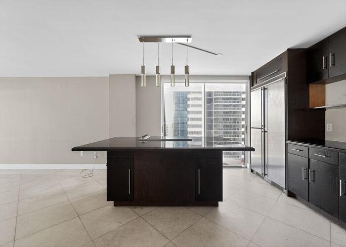 6061 Collins Avenue 23a Property Photo 9