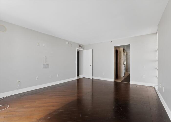6061 Collins Avenue 23a Property Photo 16