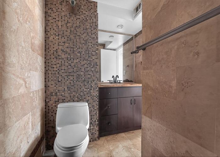 6061 Collins Avenue 23a Property Photo 19