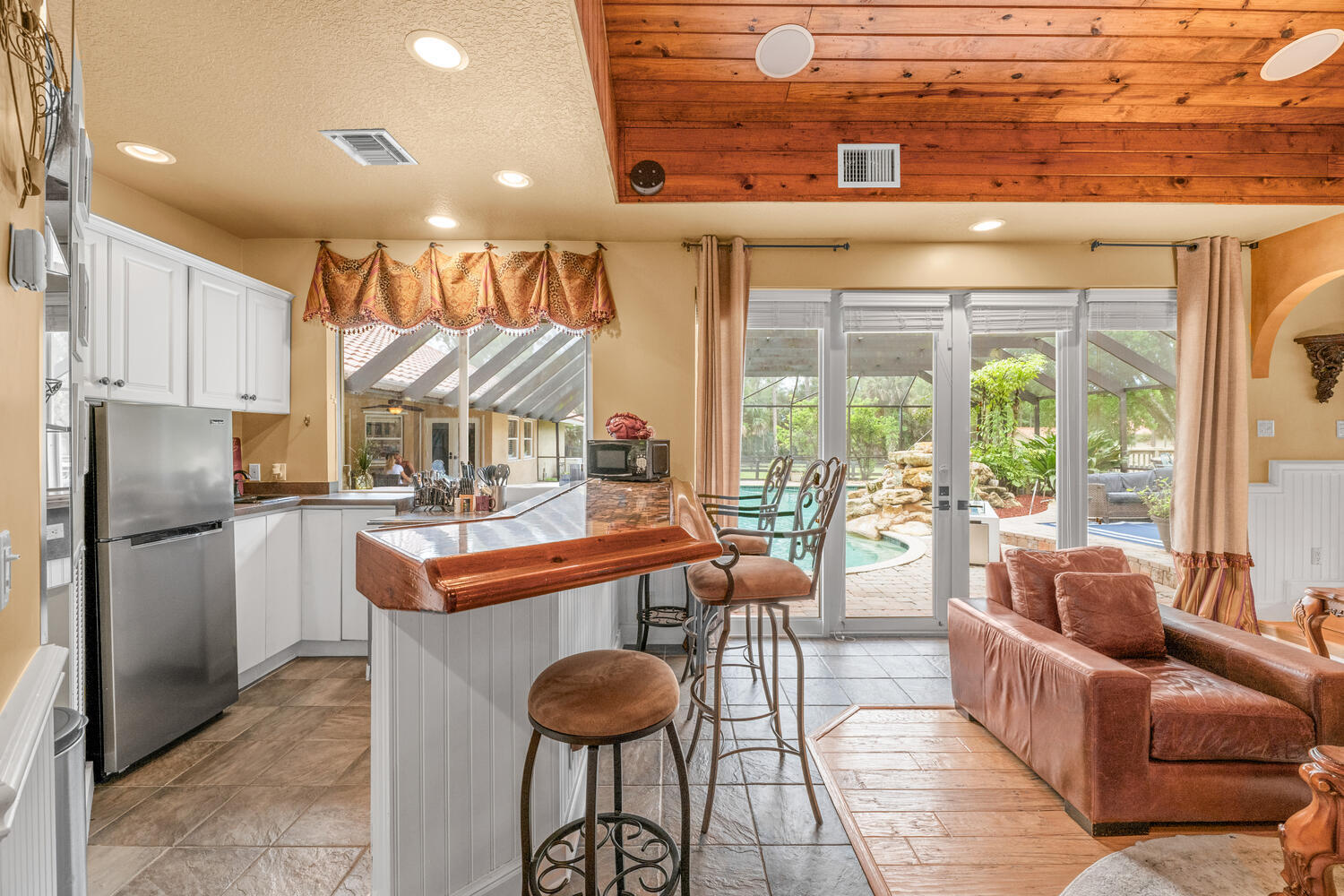 2559 Palm Deer Drive Property Photo 40