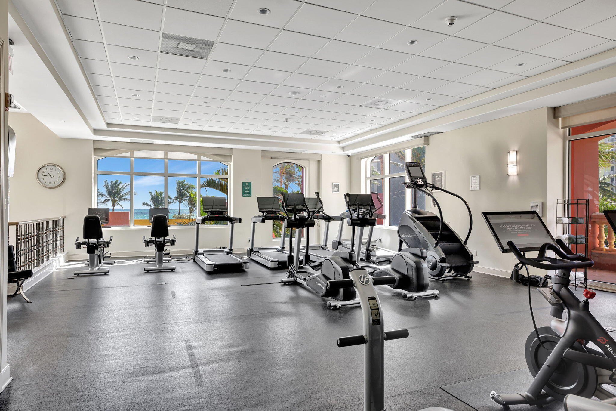 2100 N Ocean Boulevard 16e Property Photo 33