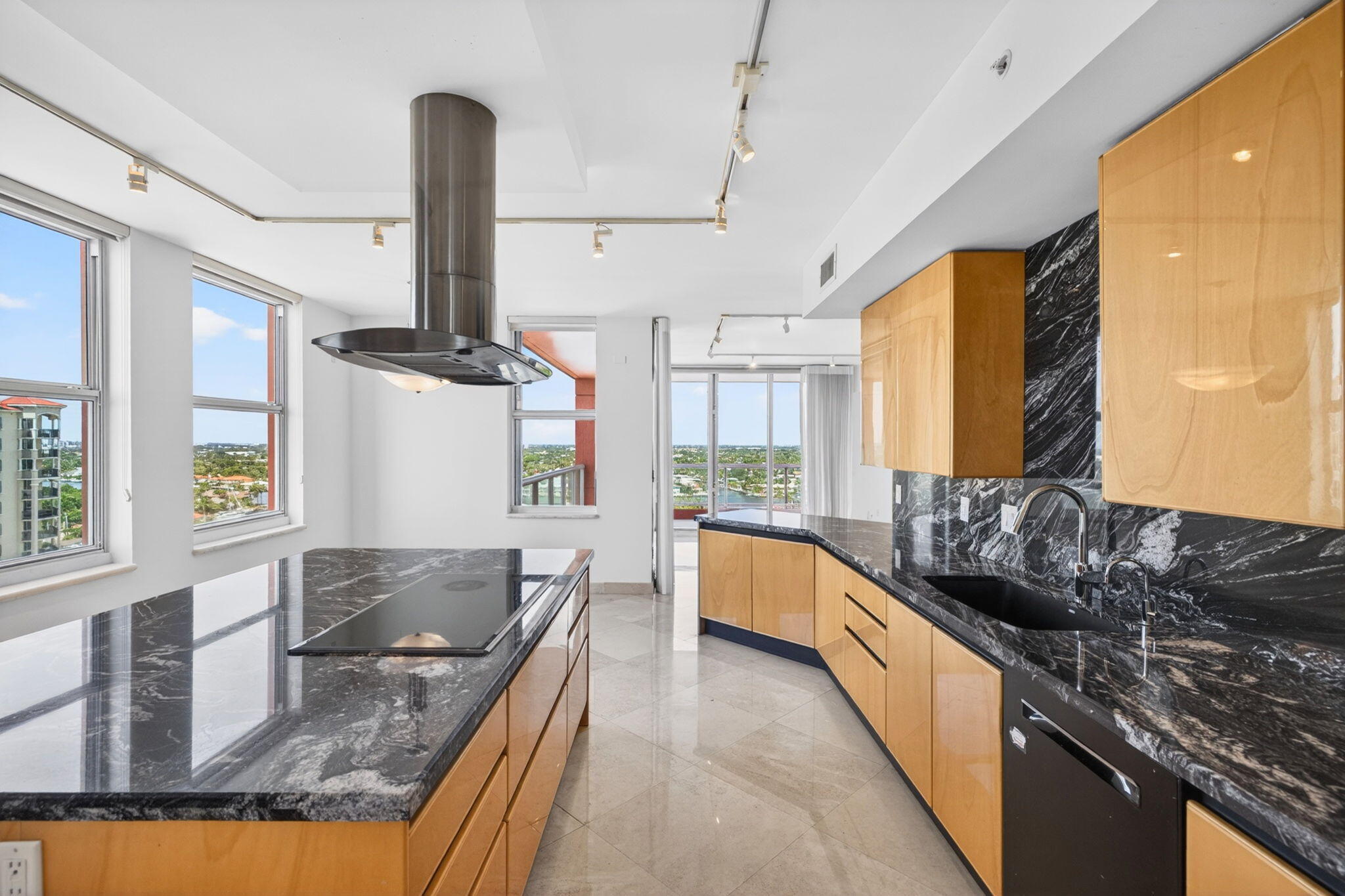 2100 N Ocean Boulevard 16e Property Photo 41
