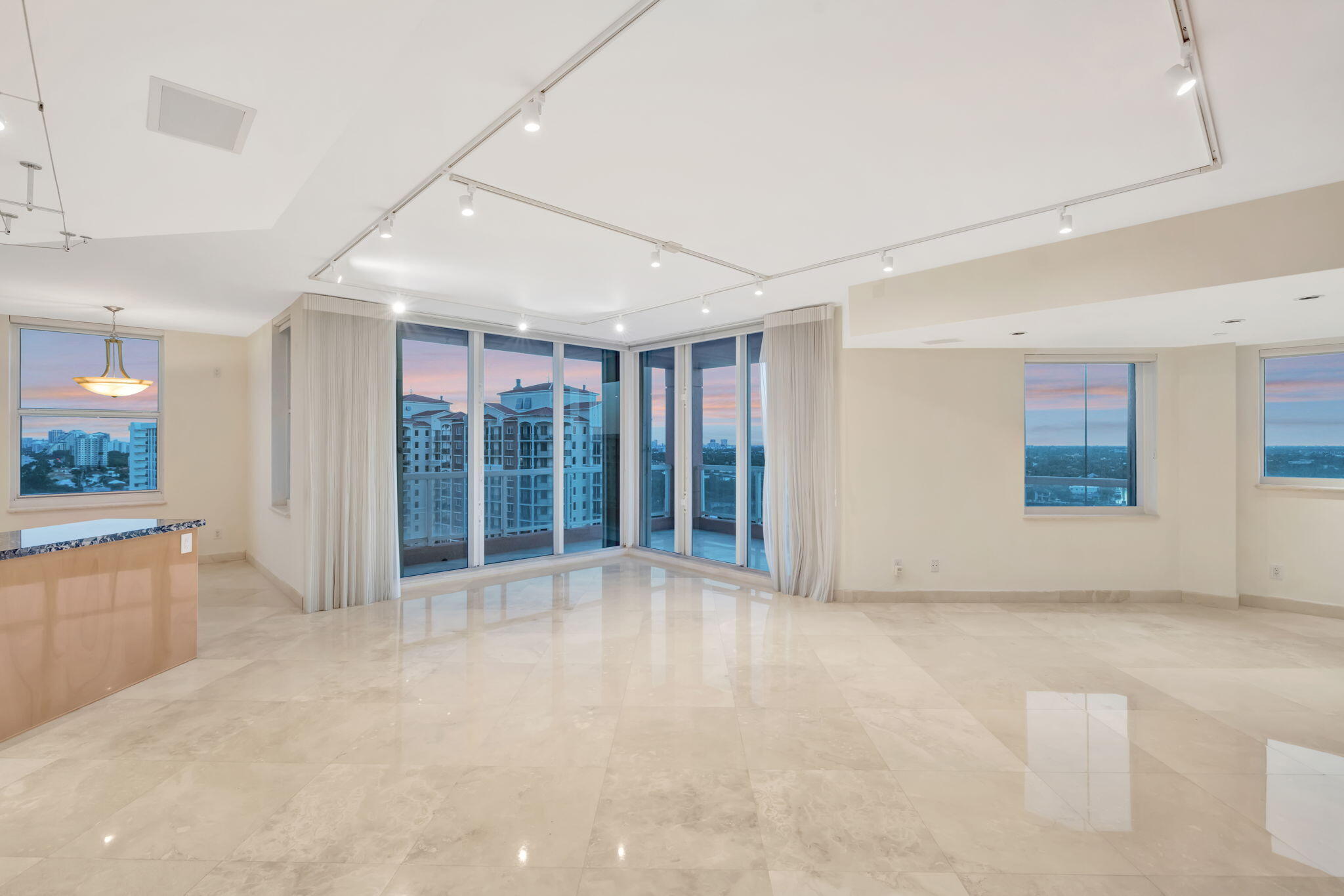 2100 N Ocean Boulevard 16e Property Photo 43