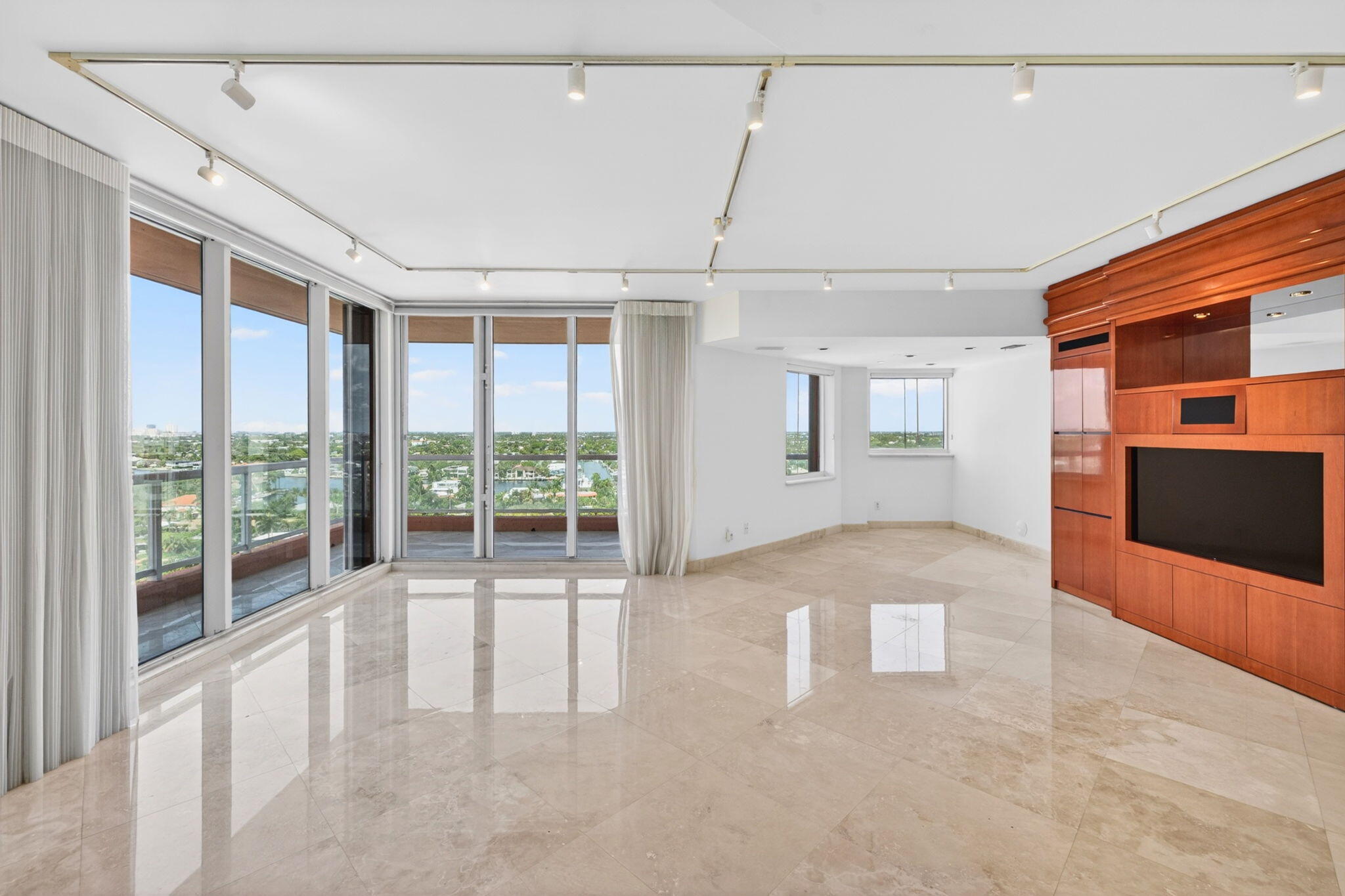 2100 N Ocean Boulevard 16e Property Photo 44