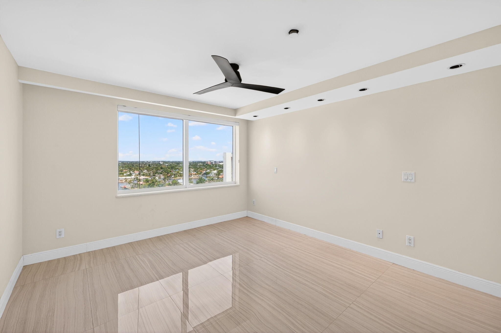 2100 N Ocean Boulevard 16e Property Photo 55