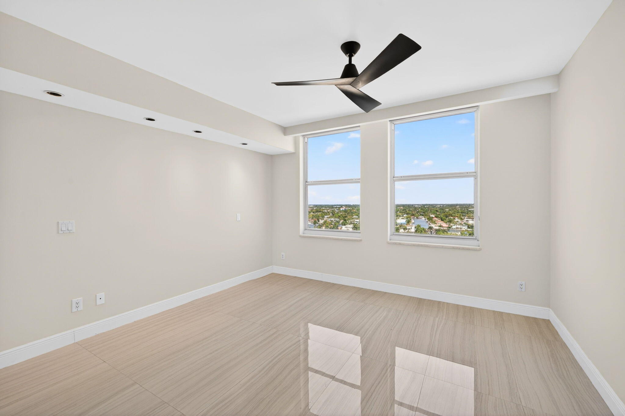 2100 N Ocean Boulevard 16e Property Photo 57