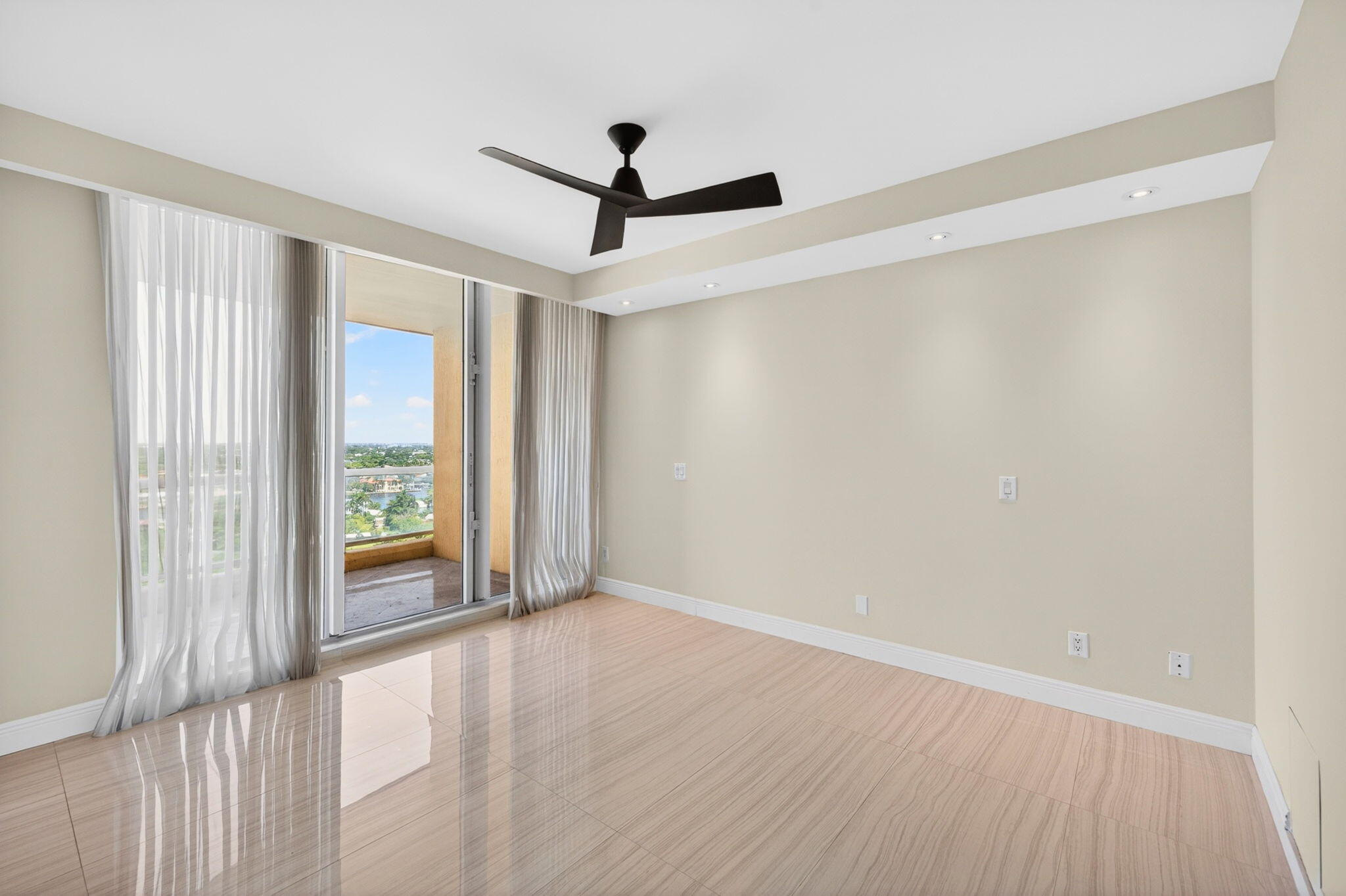2100 N Ocean Boulevard 16e Property Photo 58