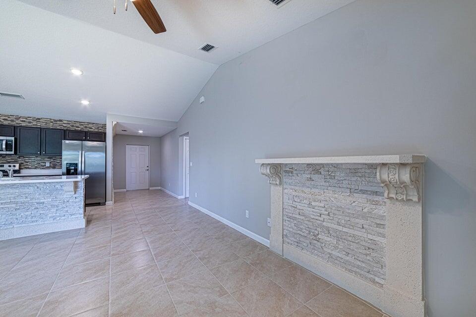 2372 Se Maslan Avenue Property Photo 6