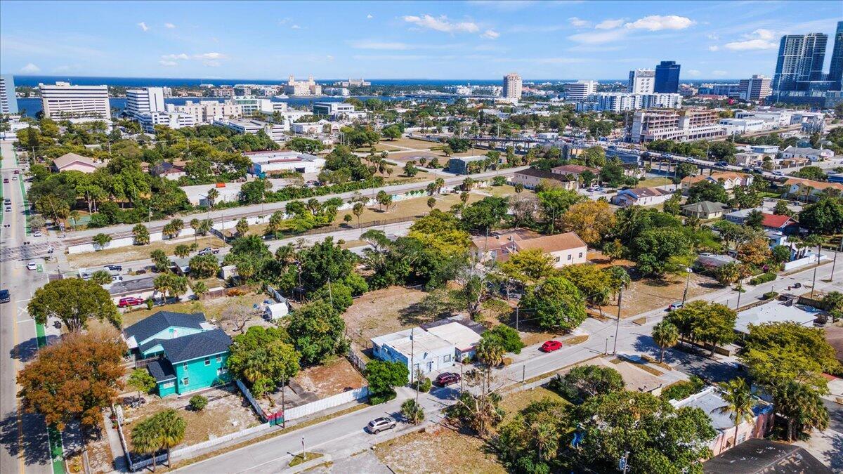 1504 N Sapodilla Avenue Property Photo 10