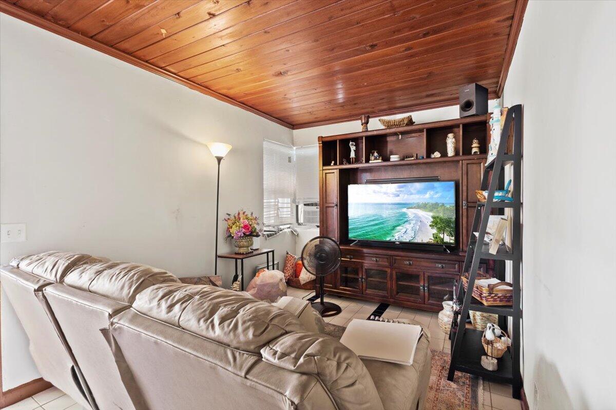 1504 N Sapodilla Avenue Property Photo 14
