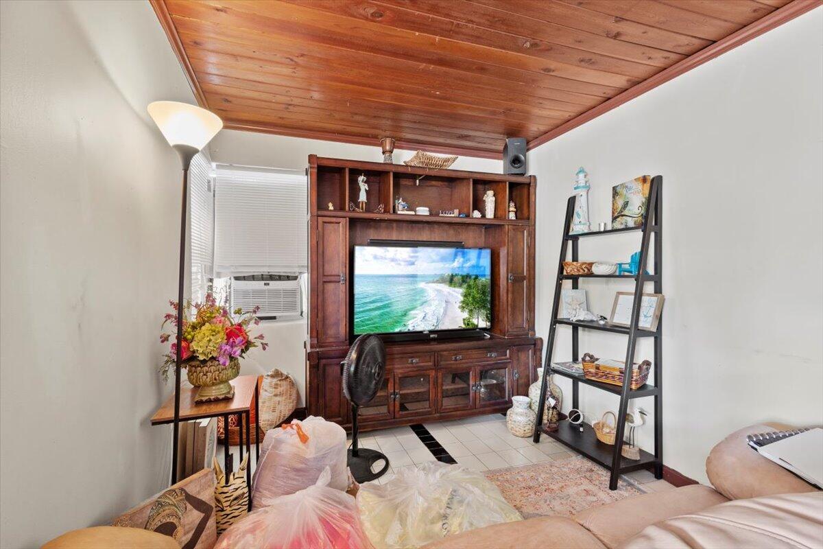1504 N Sapodilla Avenue Property Photo 15