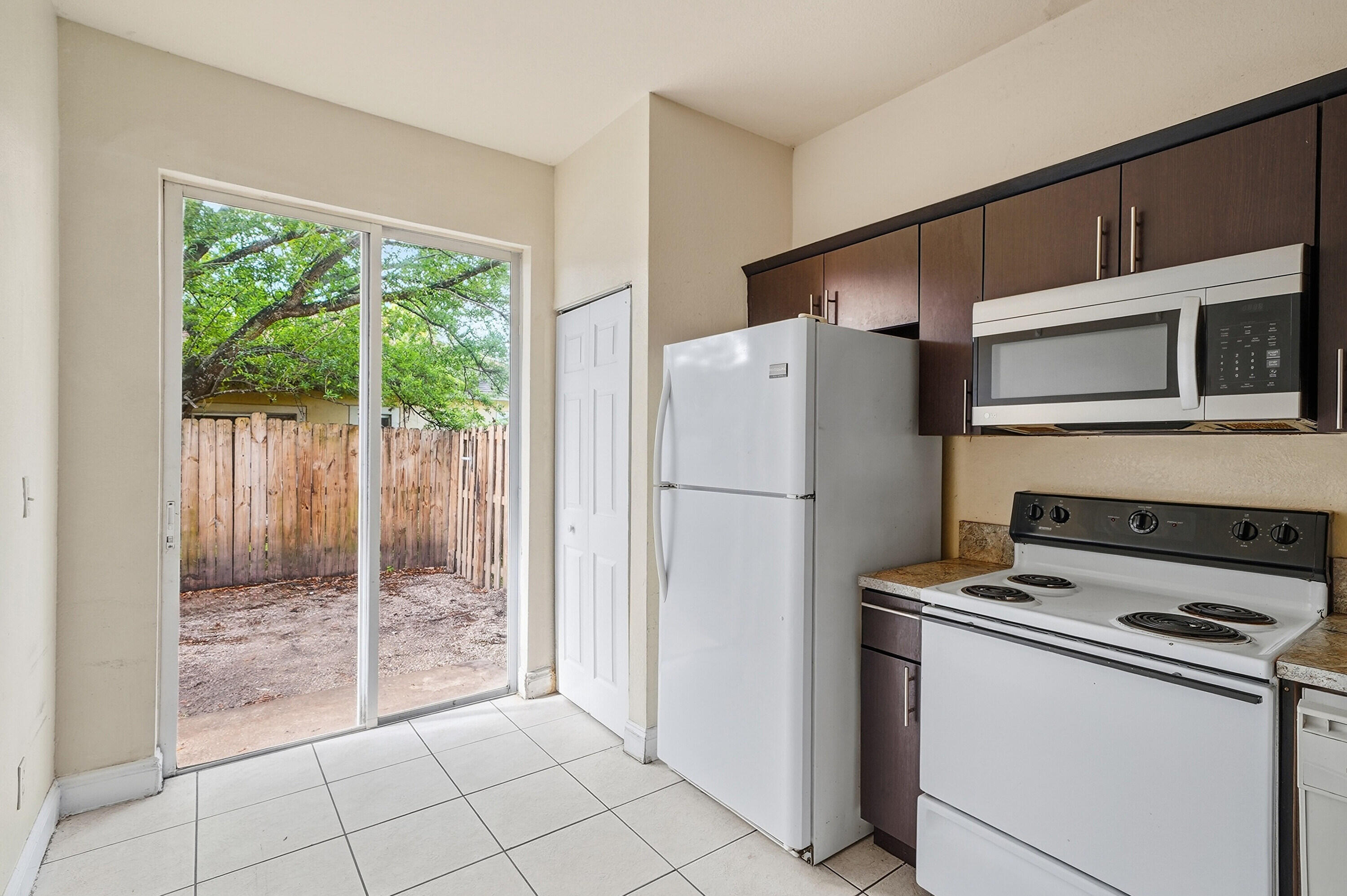 1584 Sw 2nd Street Property Photo 4