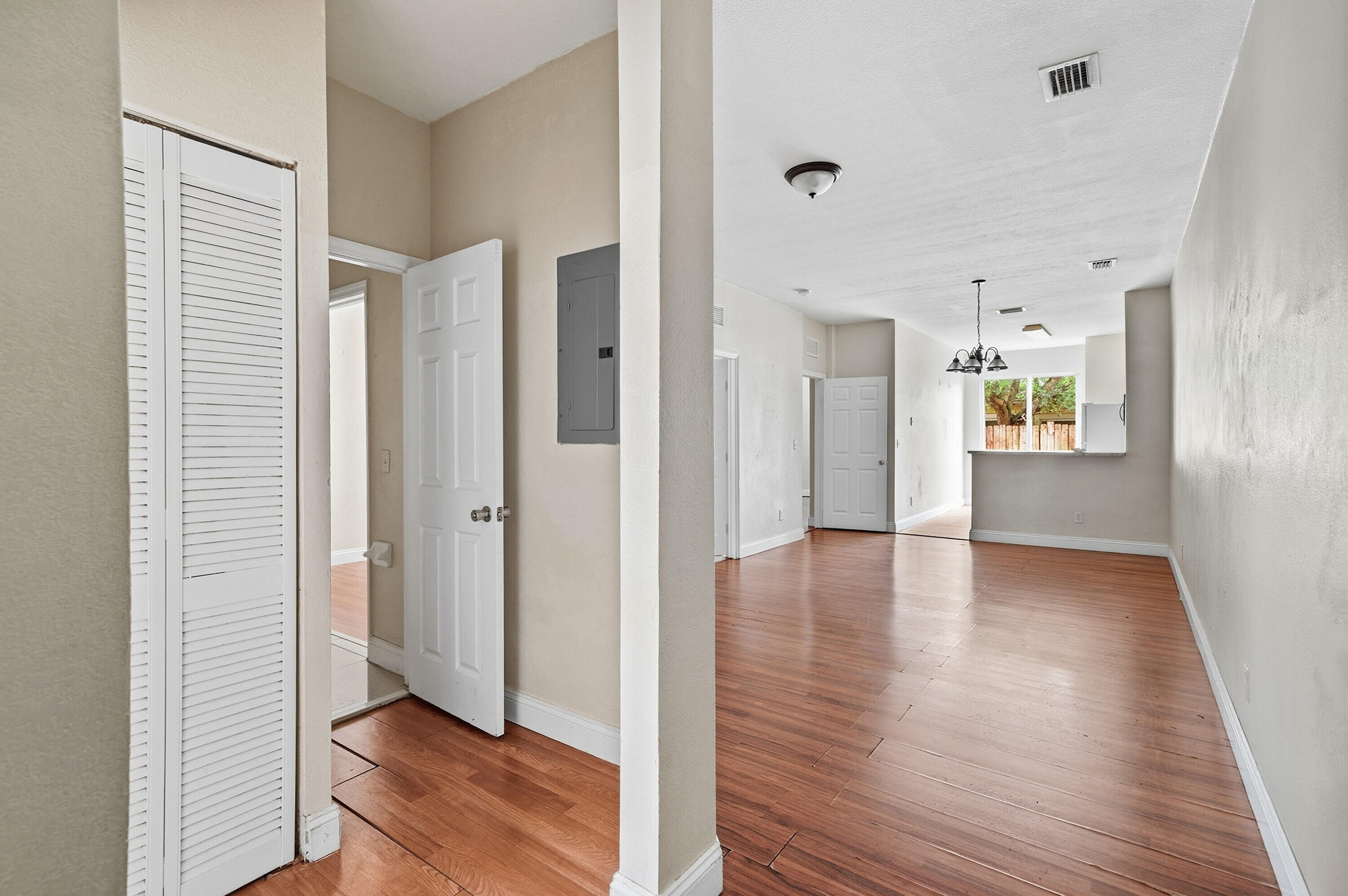 1584 Sw 2nd Street Property Photo 5