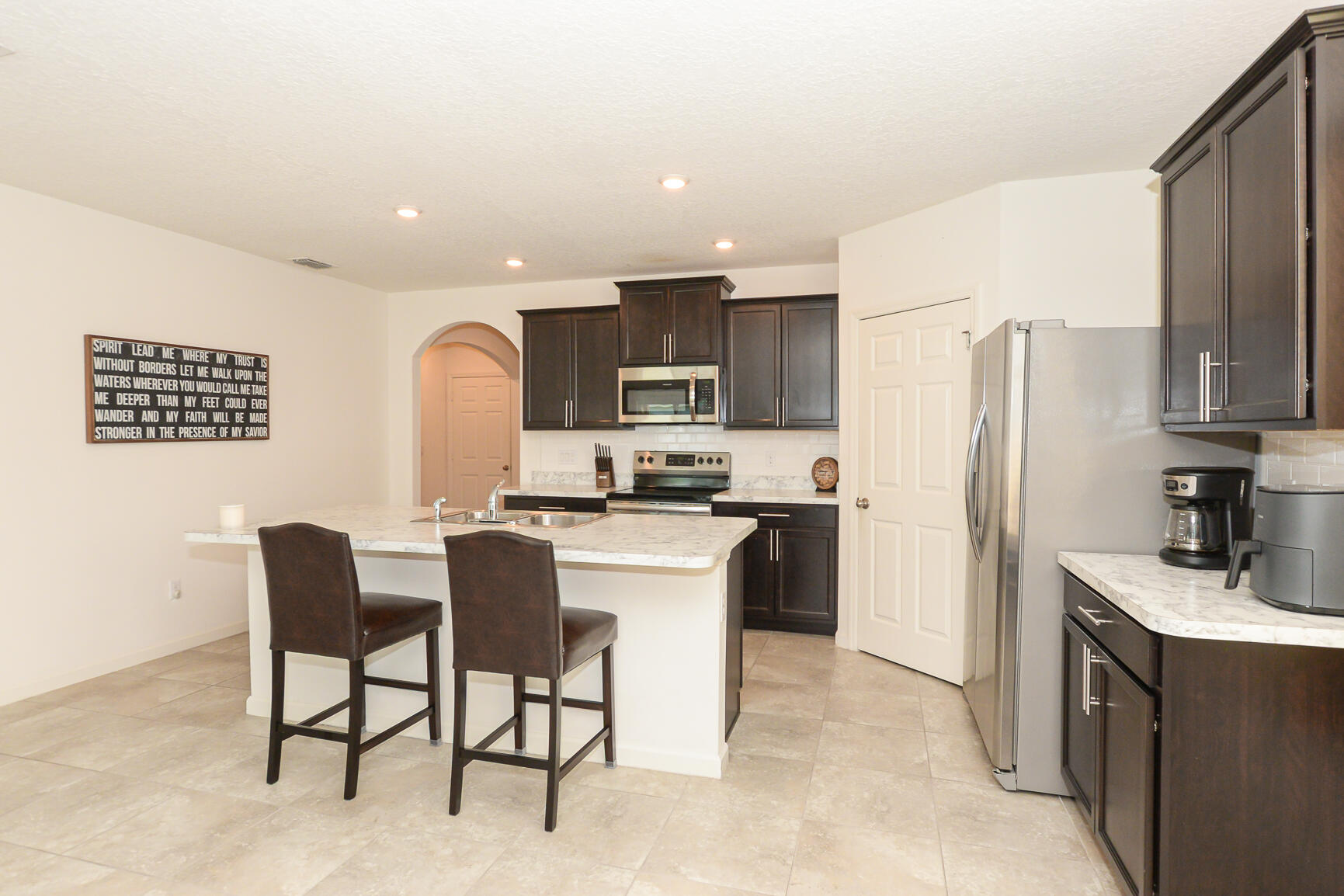 567 Sw Paar Drive Property Photo 10