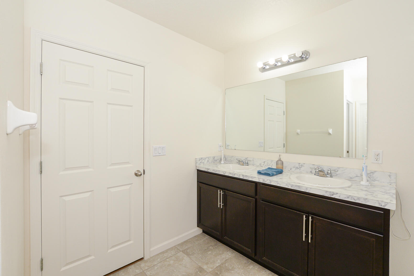 567 Sw Paar Drive Property Photo 19
