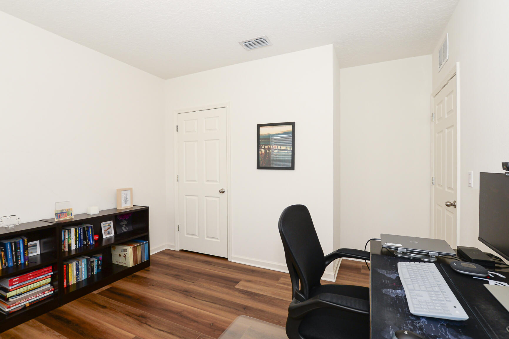567 Sw Paar Drive Property Photo 25