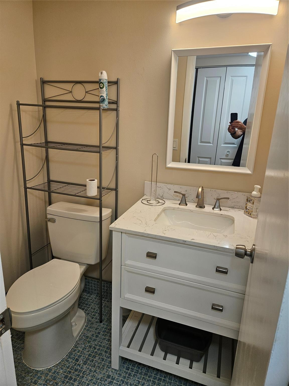 82 Tilford D 82 Property Photo 5