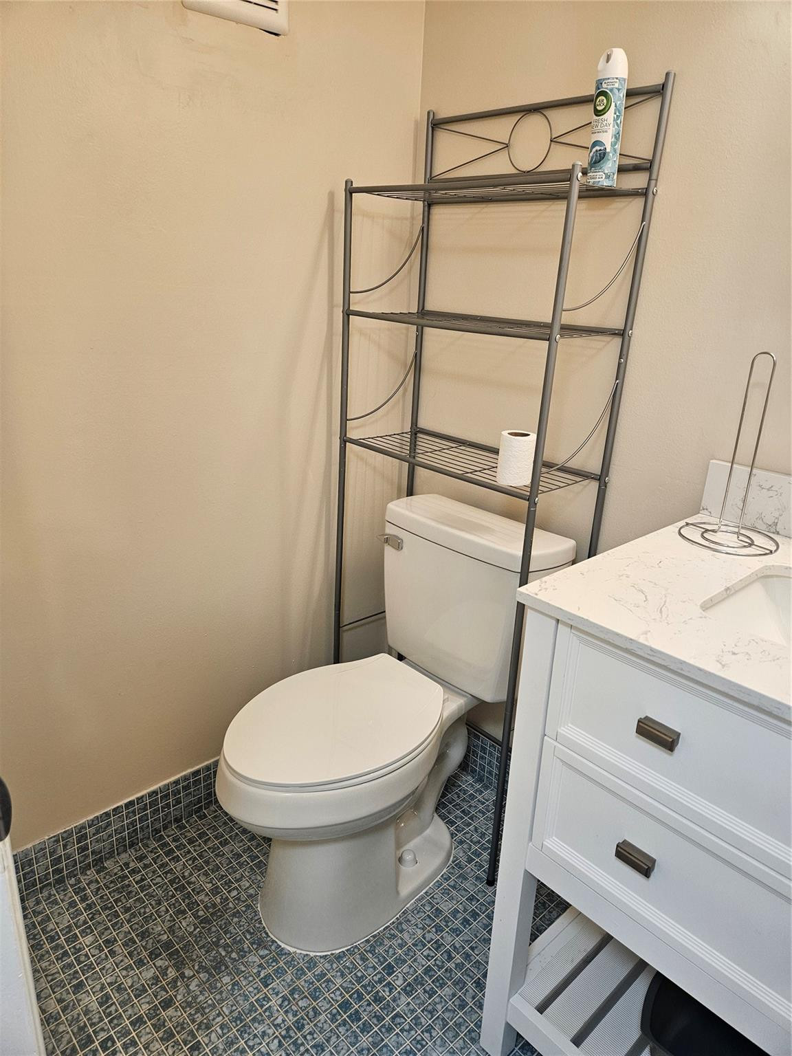 82 Tilford D 82 Property Photo 6