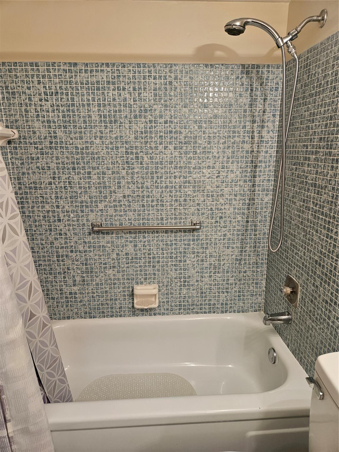 82 Tilford D 82 Property Photo 9