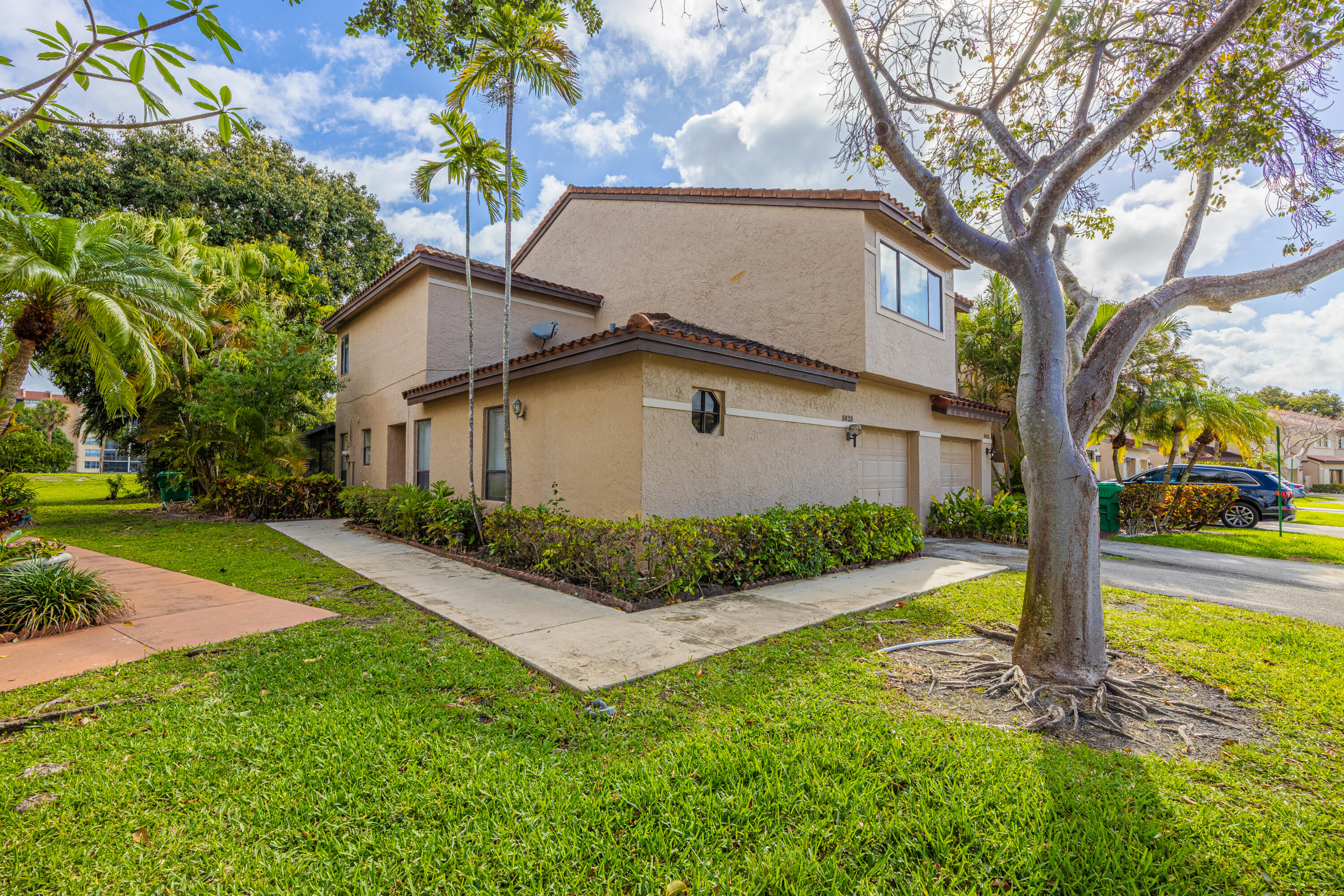 3625 Inverrary Boulevard W Property Photo 2