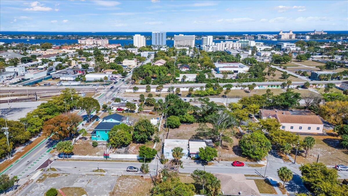 1504 N Sapodilla Avenue N Property Photo 11