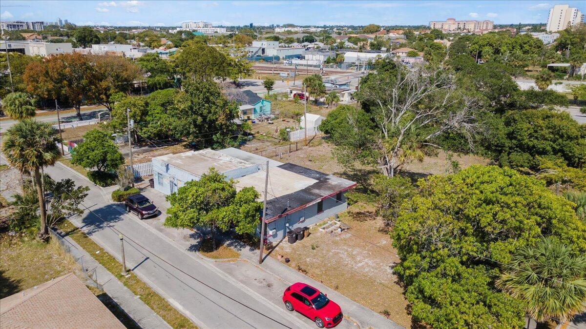 1504 N Sapodilla Avenue N Property Photo 12
