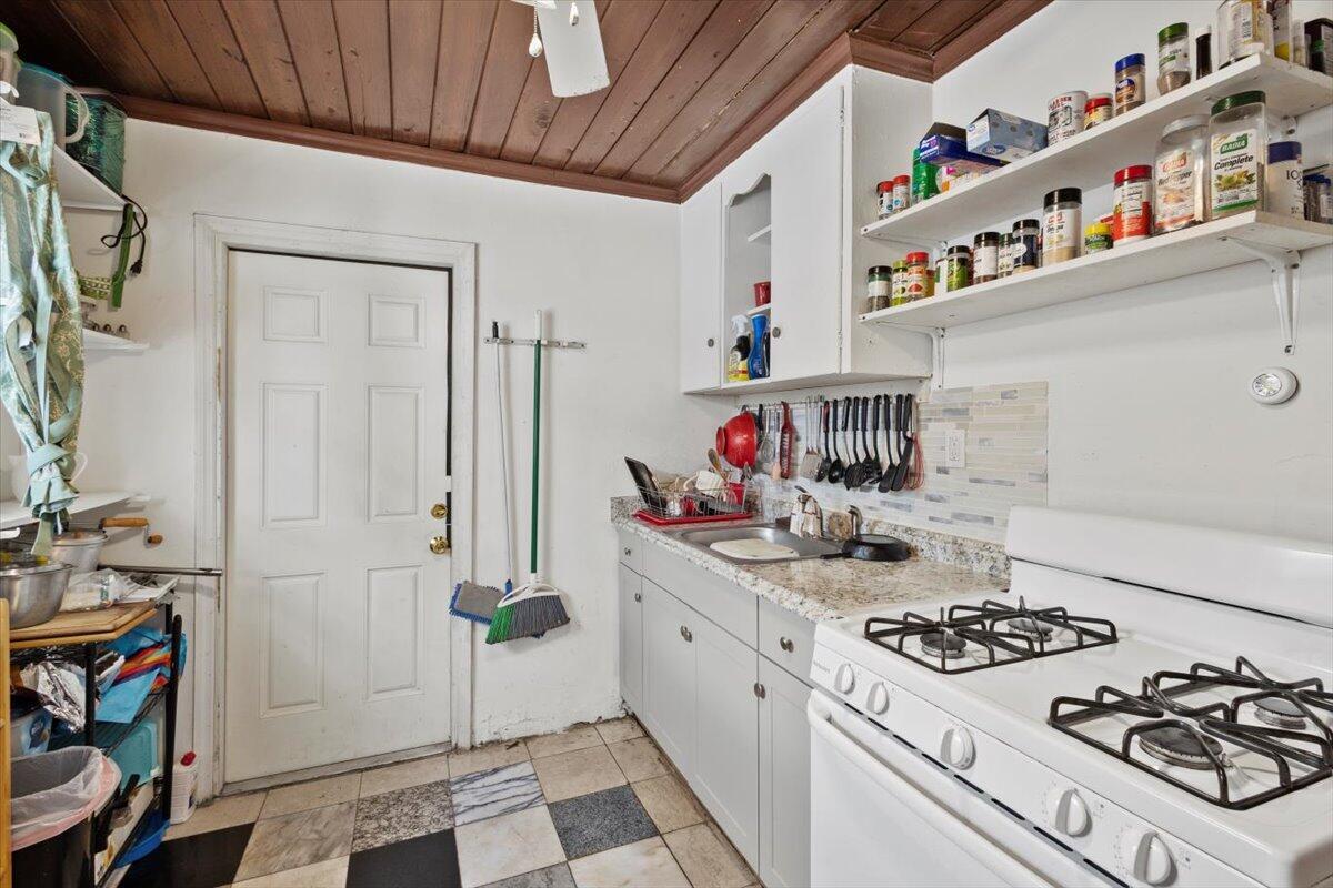 1504 N Sapodilla Avenue N Property Photo 16