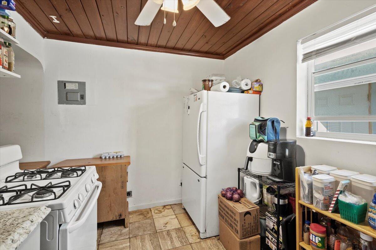 1504 N Sapodilla Avenue N Property Photo 18