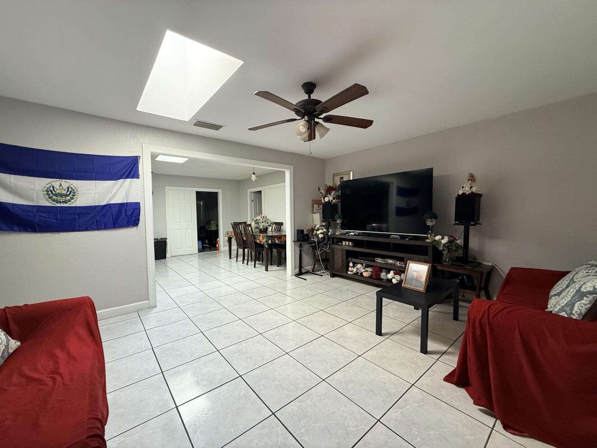4904 Myrtle Drive Property Photo 4