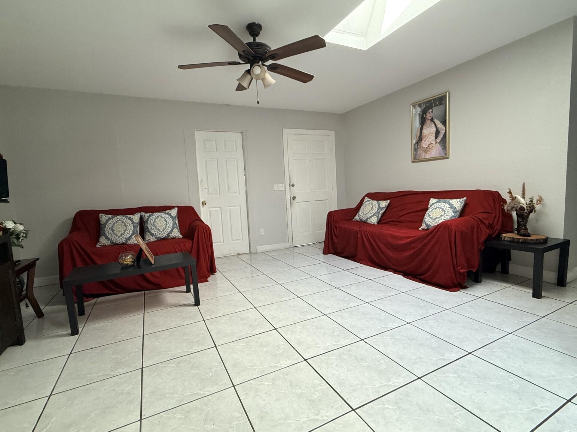 4904 Myrtle Drive Property Photo 5