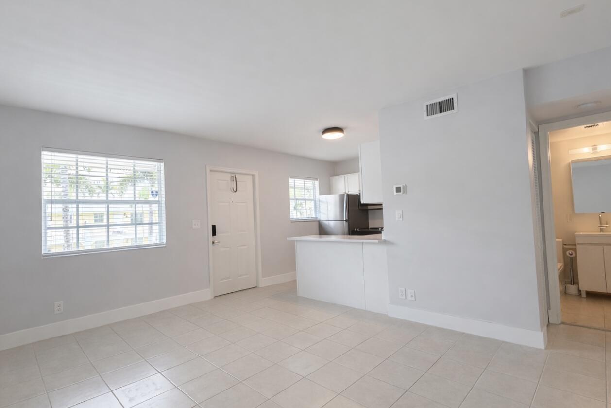 2660 Ne 8th Avenue 216 Property Photo 4
